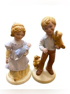 Vintage 1981 Avon Figurines Set Of 2 - Mother’s Love & Best Friends
